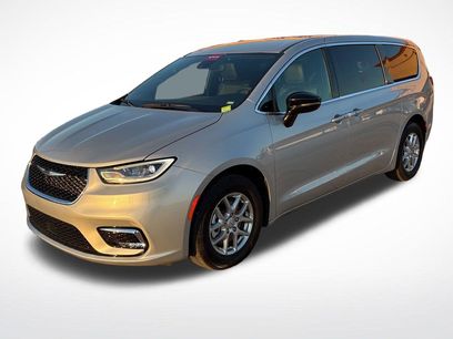 Used 2026 Chrysler Pacifica Select