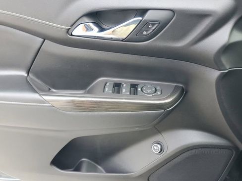 Used 2020 GMC Acadia SLT w/ Driver Alert Package II image 21