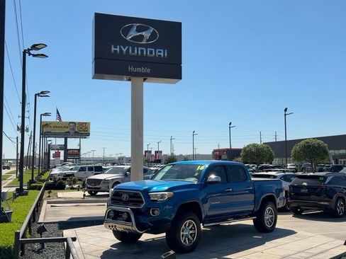 Used 2016 Toyota Tacoma Limited w/ Towing Package image 41