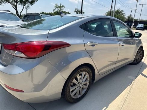 Used 2014 Hyundai Elantra SE w/ Option Group 02 FWD image 3