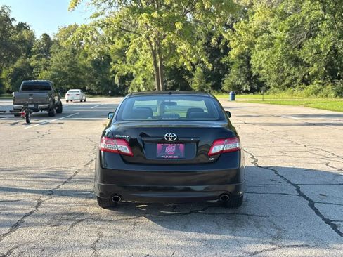 Used 2010 Toyota Camry SE FWD image 6