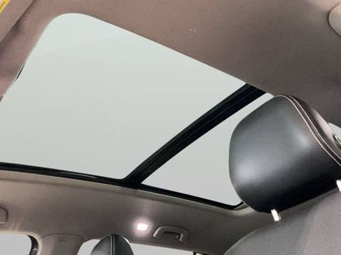 Used 2024 Volkswagen Atlas SE w/ Panoramic Sunroof Package AWD/4WD image 16