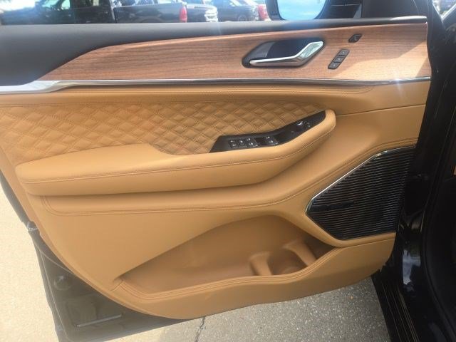 New 2027 Jeep Grand Cherokee Summit w/ MOPAR Finishing Package AWD/4WD image 6