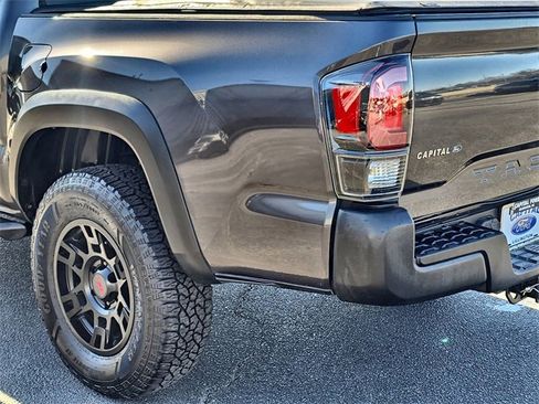Used 2023 Toyota Tacoma TRD Off-Road image 14
