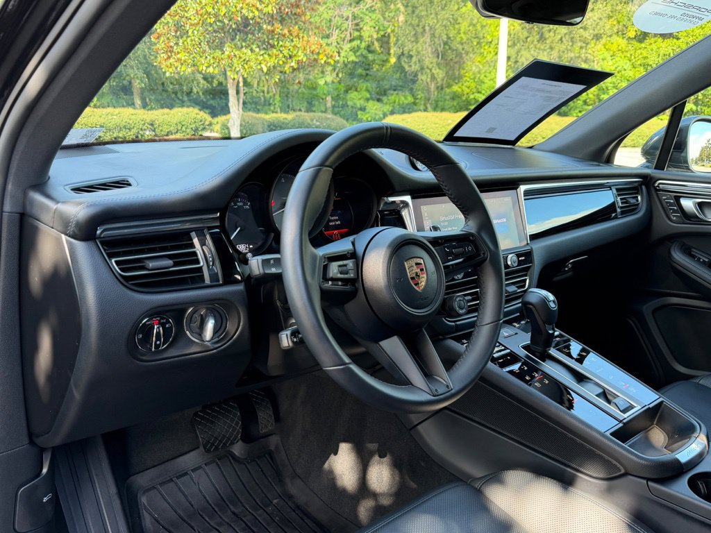 Certified 2025 Porsche Macan S AWD/4WD image 4