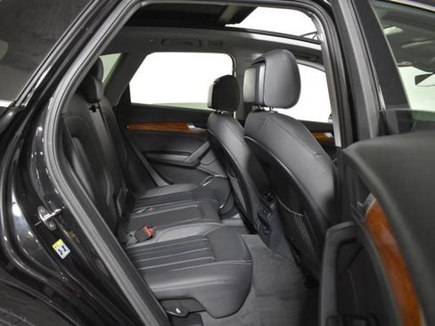 Used 2023 Audi Q5 2.0T Premium w/ Convenience Package AWD/4WD image 32