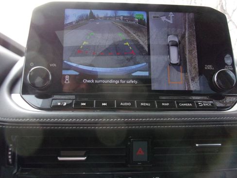 Used 2023 Nissan Rogue SL w/ SL Premium Package image 24