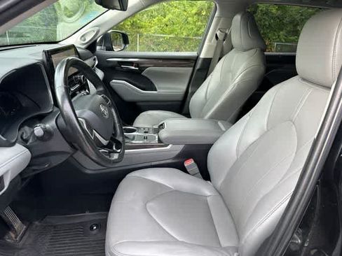 Used 2023 Toyota Highlander Limited AWD/4WD image 4