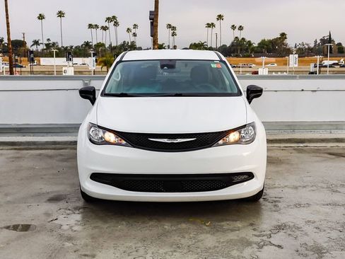 Used 2024 Chrysler Voyager LX image 2