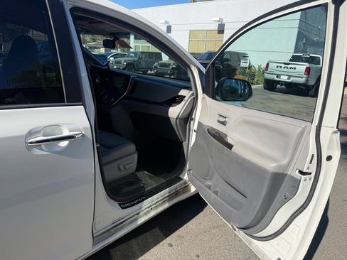 Used 2015 Toyota Sienna XLE w/ XLE Navigation Package FWD image 16