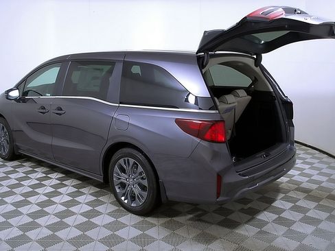 New 2026 Honda Odyssey Touring image 10