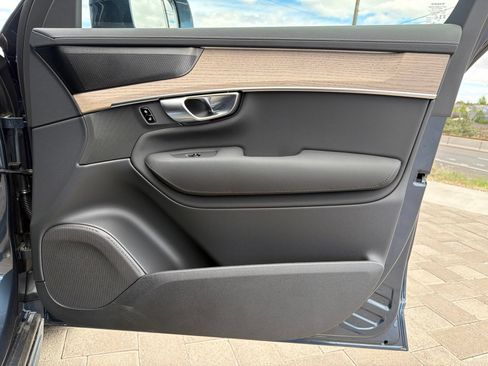 New 2026 Volvo XC90 T8 Plus w/ Protection Package Premier AWD/4WD image 25