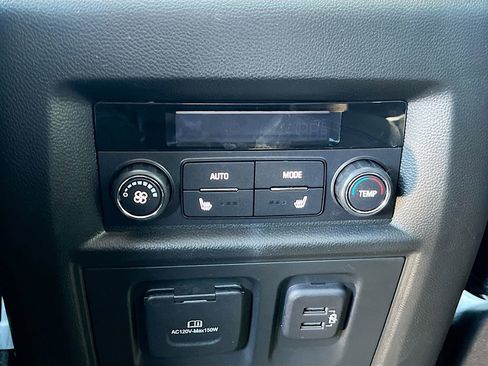 Used 2023 Chevrolet Traverse High Country image 27