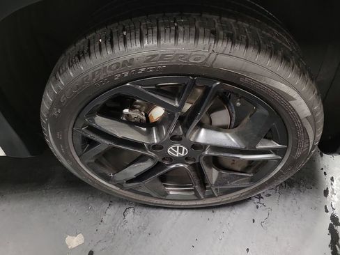 Used 2026 Volkswagen Tiguan SE R-Line FWD image 10