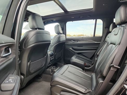 Used 2024 Jeep Grand Cherokee L Limited w/ Luxury Tech Group II image 12