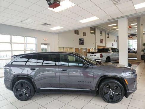 Used 2024 Jeep Wagoneer Launch Edition AWD/4WD image 12