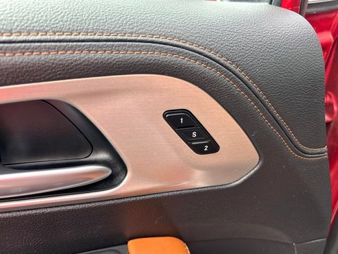Used 2024 Chrysler Pacifica Pinnacle FWD image 11