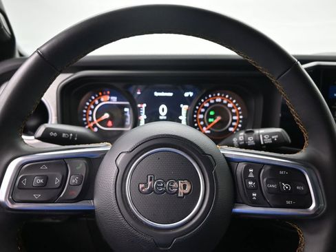 Used 2025 Jeep Wrangler Unlimited Sahara AWD/4WD image 12