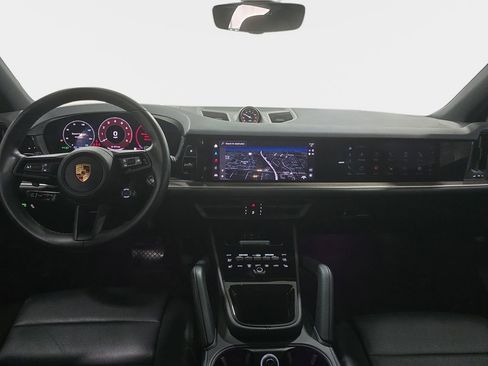Used 2024 Porsche Cayenne image 10