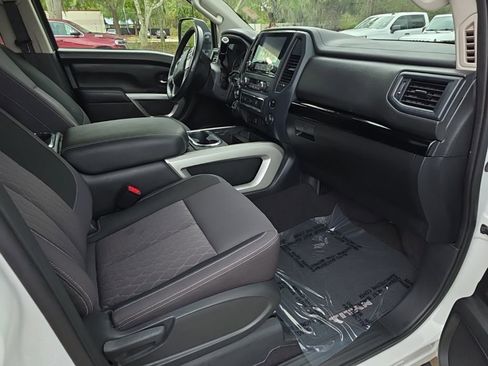 Used 2023 Nissan Titan SV w/ SV Convenience Package image 18