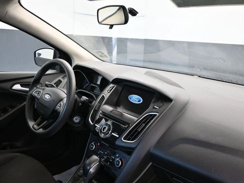 Used 2018 Ford Focus SEL image 12