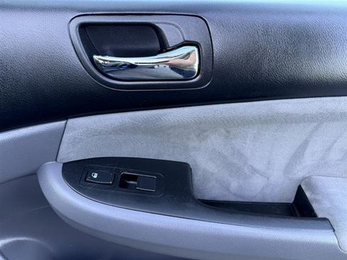 Used 2005 Honda Accord LX image 13