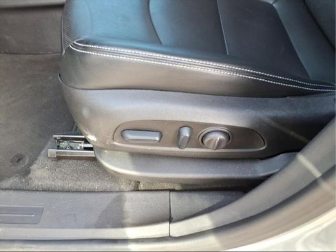 Used 2024 GMC Terrain SLT image 12