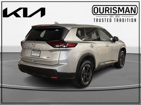 Used 2025 Nissan Rogue SV AWD/4WD image 4