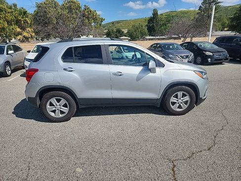 Used 2017 Chevrolet Trax LT w/ LT Convenience Package image 6