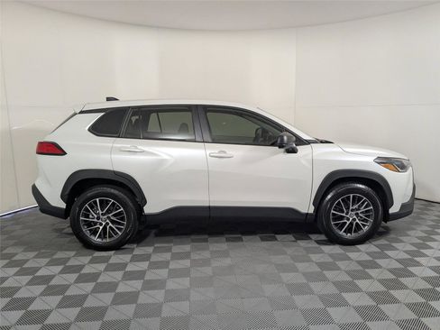 Used 2024 Toyota Corolla Cross L image 4