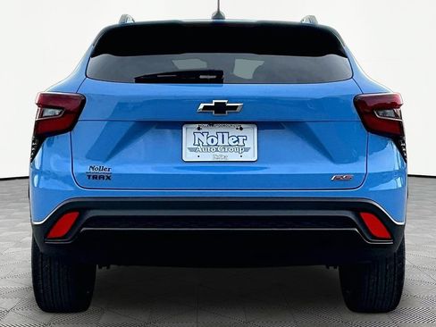 Used 2024 Chevrolet Trax RS w/ Driver Confidence Package FWD image 4