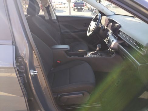 Used 2025 Hyundai Kona SEL image 32