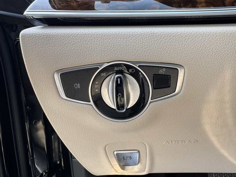 Used 2017 Mercedes-Benz E 300 4MATIC image 10