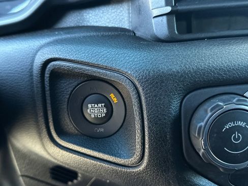 Used 2024 Jeep Wrangler Unlimited w/ Convenience Group image 33