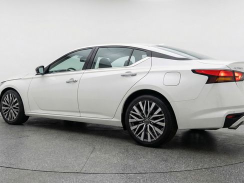 Used 2025 Nissan Altima 2.5 SV image 6