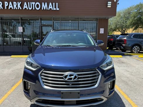 Used 2017 Hyundai Santa Fe Limited FWD image 2