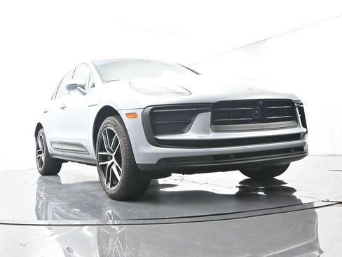 Certified 2025 Porsche Macan AWD/4WD image 55