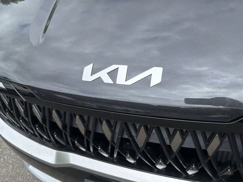New 2026 Kia Carnival EX FWD image 12