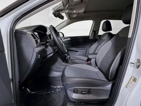 New 2026 Volkswagen Taos SE image 11