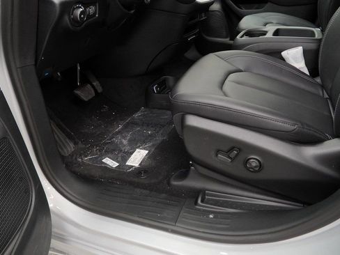 New 2026 Chrysler Pacifica Select image 30