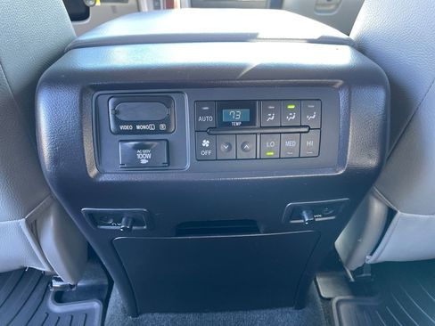 Used 2016 Toyota Sequoia Platinum AWD/4WD image 17