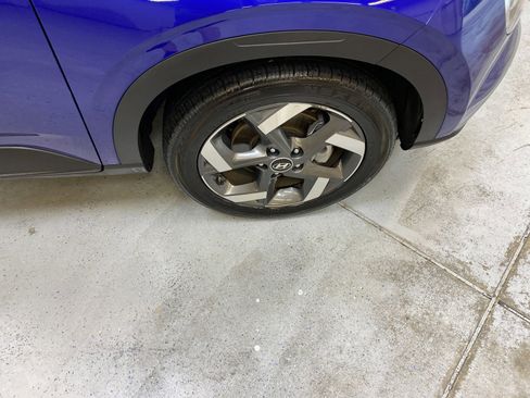 Used 2025 Hyundai Venue SEL FWD image 14