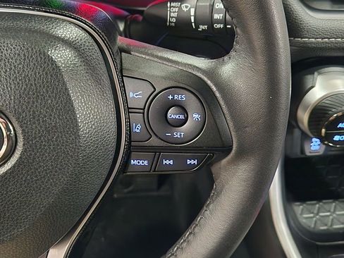 Used 2021 Toyota RAV4 XLE Premium image 48