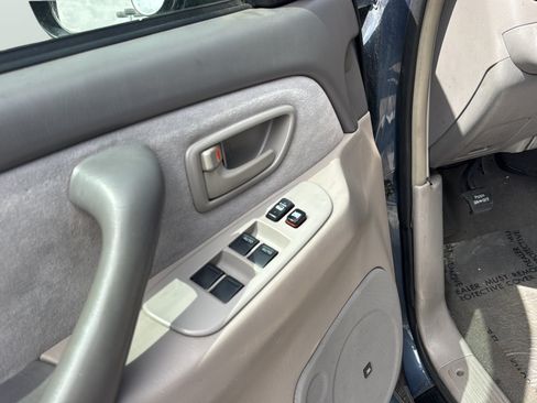 Used 2006 Toyota Sequoia SR5 RWD image 20