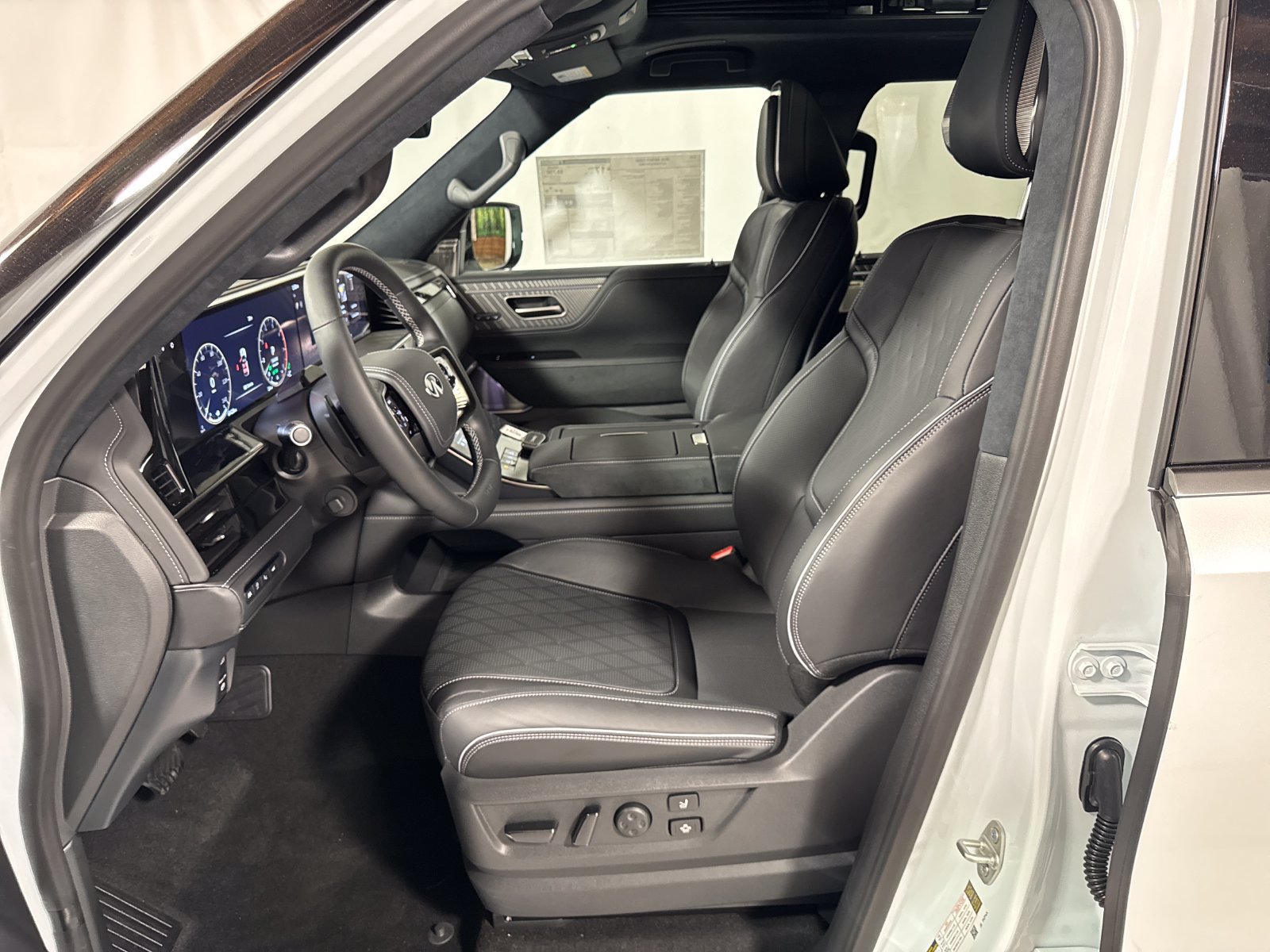 New 2026 INFINITI QX80 Autograph AWD/4WD image 3