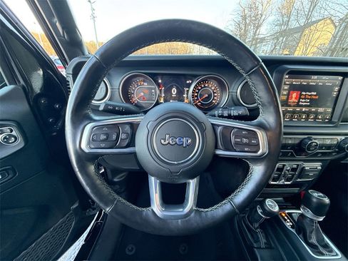Used 2019 Jeep Wrangler Unlimited Sahara w/ Uconnect 4C Nav & Sound Group image 11
