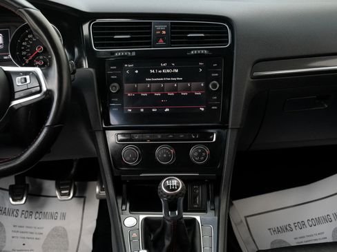 Used 2018 Volkswagen GTI SE image 37