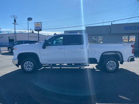 Used 2024 Chevrolet Silverado 2500 LT image 8