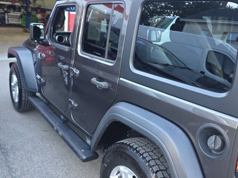 Used 2019 Jeep Wrangler Unlimited Sport S AWD/4WD image 9