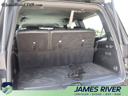 Used 2024 Jeep Wagoneer Series II w/ Flexible Seating Group RWD image 16